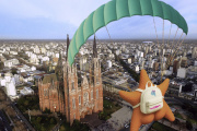 LA ESTRELLA MÁS FAMOSA DEL PLANETA VIAJA POR LOS ATRACTIVOS IMPERDIBLES DE LA PROVINCIA DE BUENOS AIRES