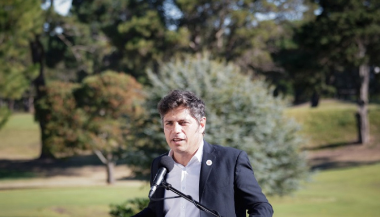 Kicillof: “Trabajamos para que la temporada resista a las políticas económicas que destruyen el turismo local”