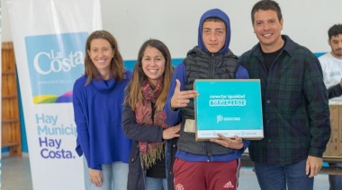 Más de 600 estudiantes de sexto año de la secundaria ya recibieron sus computadoras del Programa Conectar Igualdad Bonaerense