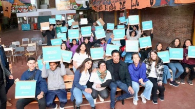 Más de 600 estudiantes de sexto año de la secundaria ya recibieron sus computadoras del Programa Conectar Igualdad Bonaerense