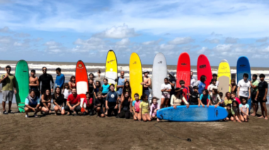 Acompañamiento del programa ENVIÓN a la escuelita de surf solidaria Maranatha