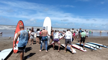 Acompañamiento del programa ENVIÓN a la escuelita de surf solidaria Maranatha