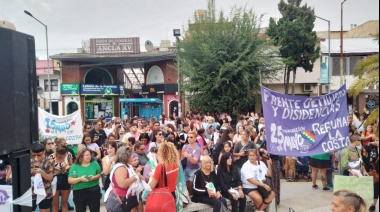 Multitudinaria marcha por el 8M en La Costa