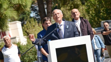 Con un llamado a mantener viva la memoria se homenajeó a los veteranos y caídos en Malvinas