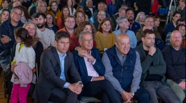 40 años de democracia: Juan de Jesús fue homenajeado en un emotivo acto junto al Gobernador Axel Kicillof e Intendentes de la región