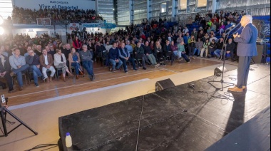 40 años de democracia: Juan de Jesús fue homenajeado en un emotivo acto junto al Gobernador Axel Kicillof e Intendentes de la región