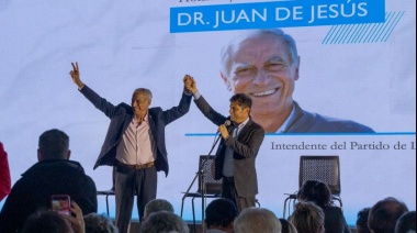 40 años de democracia: Juan de Jesús fue homenajeado en un emotivo acto junto al Gobernador Axel Kicillof e Intendentes de la región