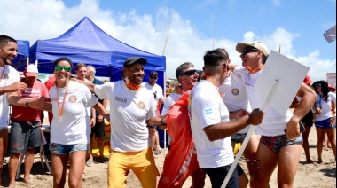 Guardavidas de localidades costeras participaron de una competencia de rescate en Mar del Tuyú