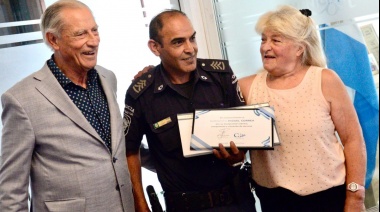 La Municipalidad de la Costa otorgó un reconocimiento al Sargento Miguel Ángel Correa por el rescate de una vecina