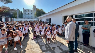 Autoridades municipales y provinciales acompañaron el inicio del ciclo lectivo en la Escuela Pública N°2 Serafín Dávila de San Clemente del Tuyú