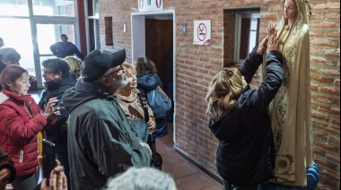 Una escultura de la Virgen de Fátima fue entronizada en la terminal de ómnibus de Mar de Ajó