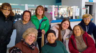 Adultos mayores participan de una propuesta que combina salud y deporte en el Hospital de San Clemente del Tuyú