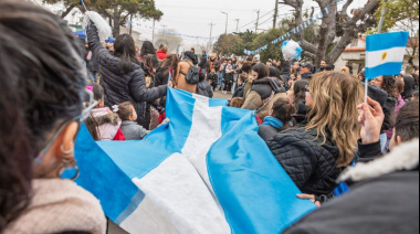 Día de la Independencia en La Costa: Juan llamó a defender la educación, el trabajo y la democracia