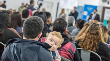 Emocionante entrega de escrituras a más de 270 familias costeras