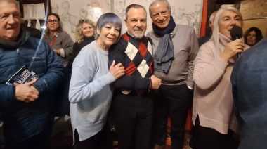 Gustavo Sylvestre presentó su libro en La Costa y fue distinguido como "Personalidad Destacada de la Comunicación