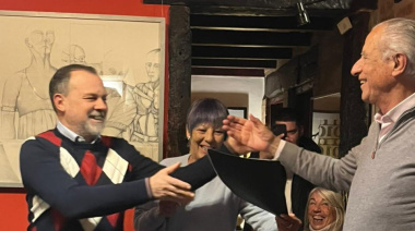 Gustavo Sylvestre presentó su libro en La Costa y fue distinguido como "Personalidad Destacada de la Comunicación