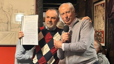 Gustavo Sylvestre presentó su libro en La Costa y fue distinguido como "Personalidad Destacada de la Comunicación