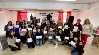 Nuevos egresados recibieron sus diplomas de la formación textil en La Costa