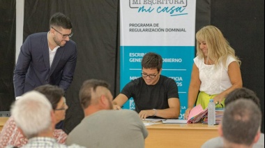 Cardozo acompañó a vecinos y vecinas de San Clemente en la firma de 76 escrituras de sus viviendas