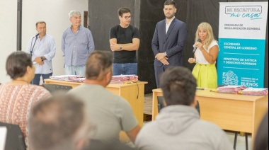 Cardozo acompañó a vecinos y vecinas de San Clemente en la firma de 76 escrituras de sus viviendas