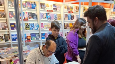 El periodista y escritor costero Leandro Balducci participó de la Feria del Libro con su obra “Bernao, ídolo y loco