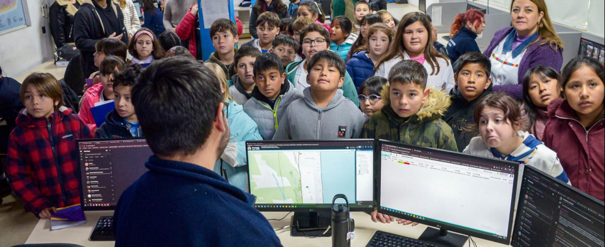 Estudiantes de la Escuela Primaria Nº 6 de Mar del Tuyú recorrieron la Municipalidad de La Costa