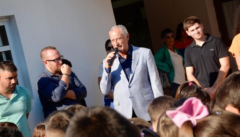 Autoridades municipales y provinciales acompañaron el inicio del ciclo lectivo en la Escuela Pública N°2 Serafín Dávila de San Clemente del Tuyú