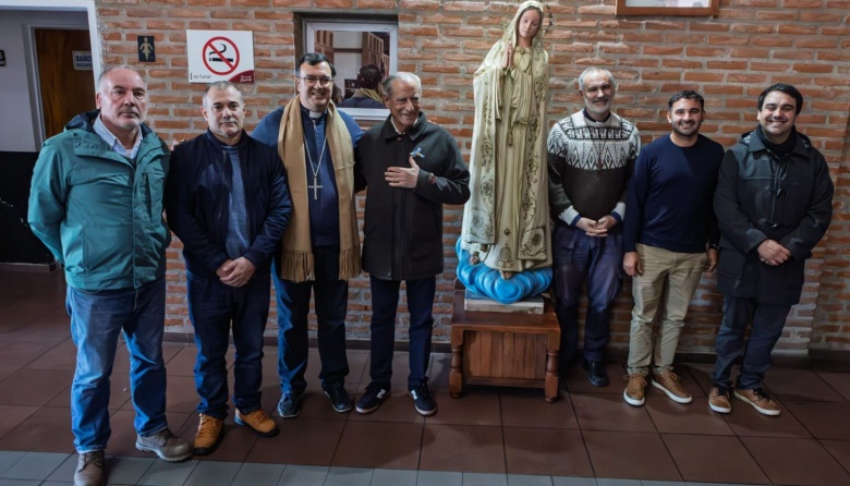 Una escultura de la Virgen de Fátima fue entronizada en la terminal de ómnibus de Mar de Ajó