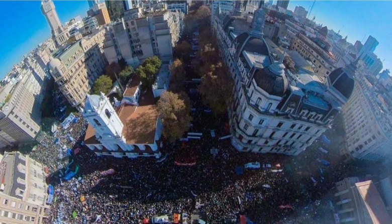 «Los pueblos siempre vuelven”, el mensaje de Cristina a una plaza colmada