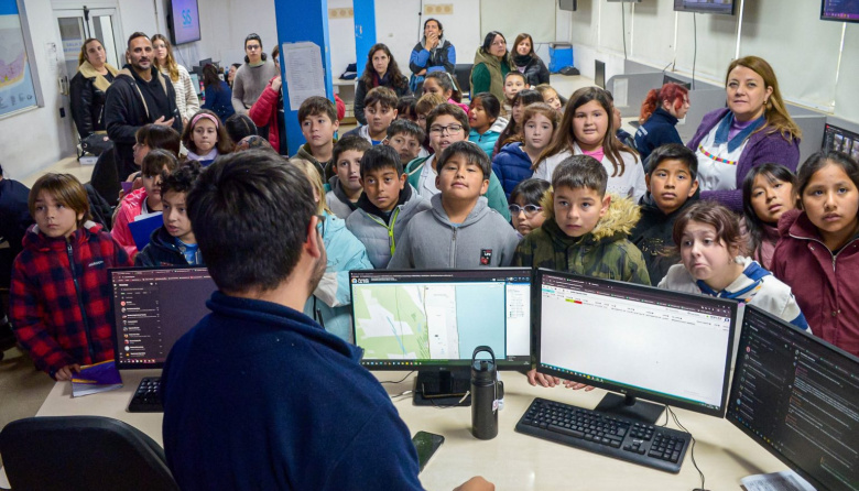 Estudiantes de la Escuela Primaria Nº 6 de Mar del Tuyú recorrieron la Municipalidad de La Costa