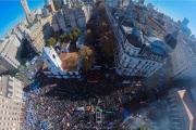 «Los pueblos siempre vuelven”, el mensaje de Cristina a una plaza colmada