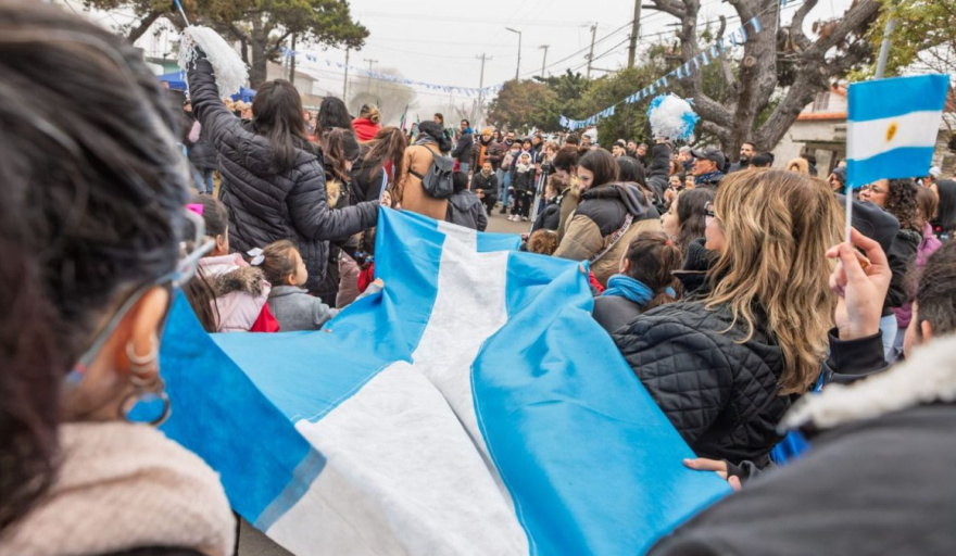 Día de la Independencia en La Costa: Juan llamó a defender la educación, el trabajo y la democracia